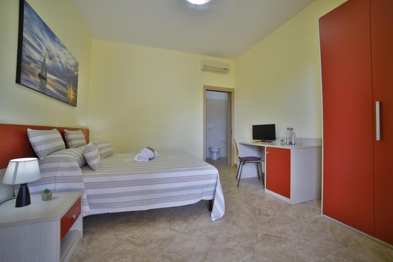 B&B La Casa Di Attilio Porto Cesareo Bagian luar foto