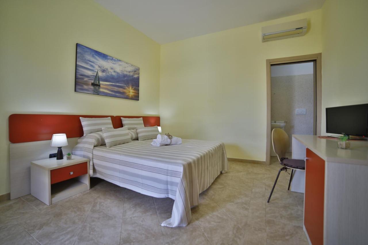 B&B La Casa Di Attilio Porto Cesareo Bagian luar foto